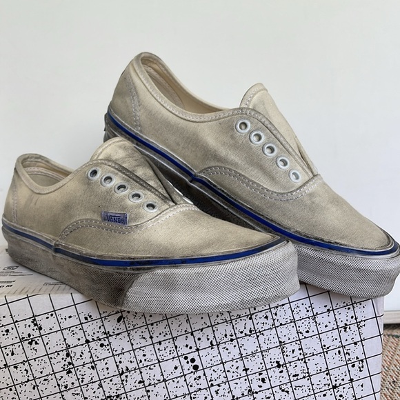 Vans WMNS 0g Authentic L
Stressed Classic White
VN0A5FBD2VZ
Sneakers - Picture 4 of 16